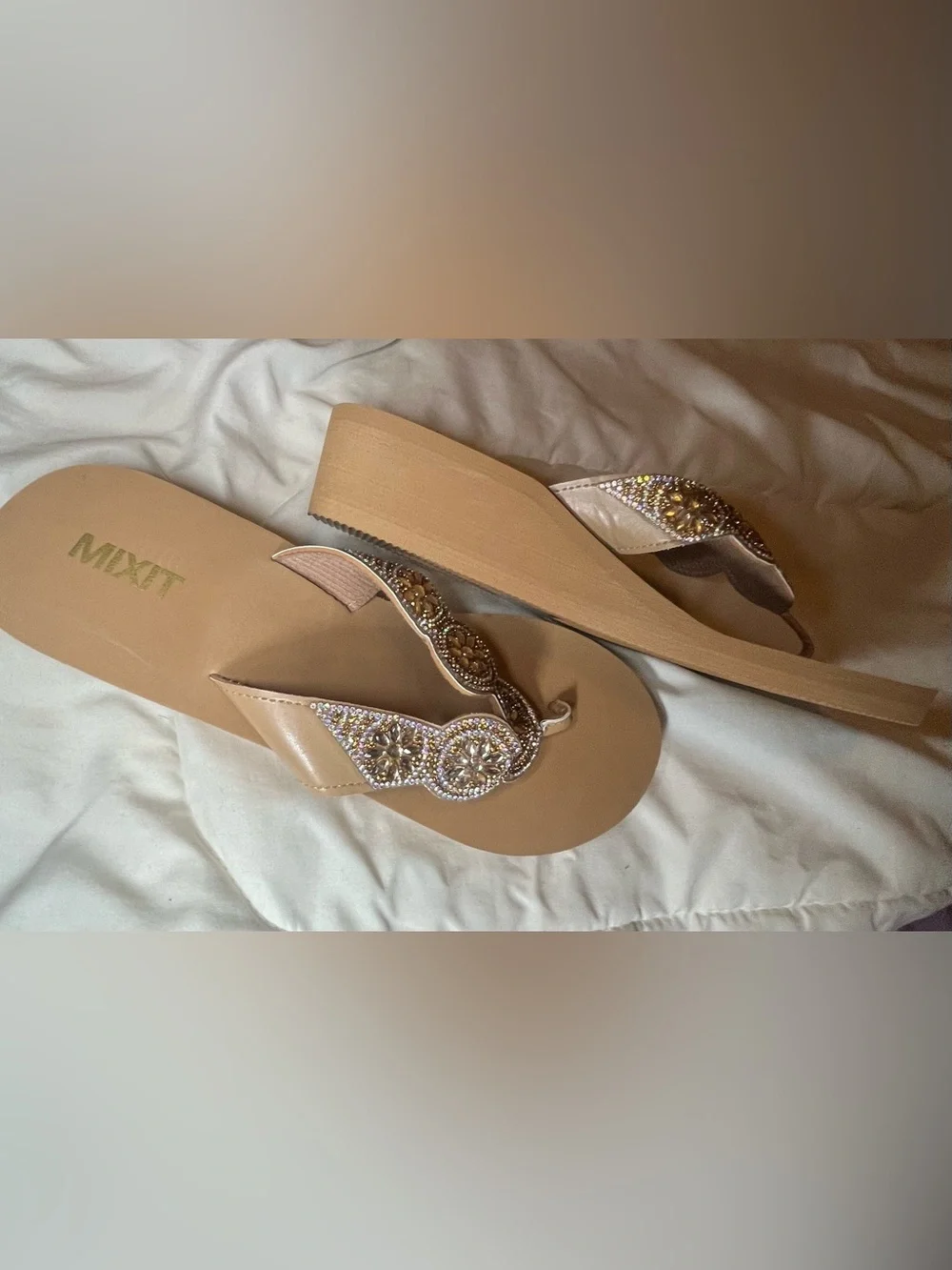 Mixit women’s tan bedazzled flip flop wedge sandals size 10 NWOT